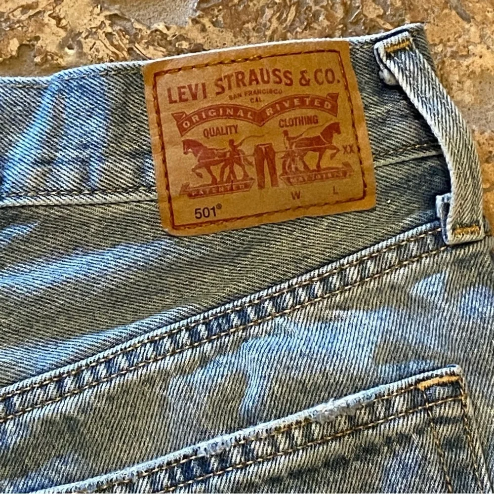 LEVI’S 501 Blue Buttoned Fly Raw Hem Jean Shorts Size 24